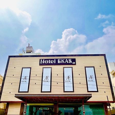 Hotel Ekas Lucknow Ngoại thất bức ảnh