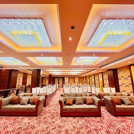 Hotel Ekas Lucknow Ngoại thất bức ảnh
