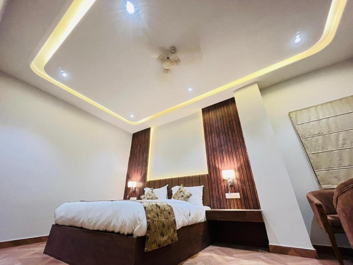 Hotel Ekas Lucknow Ngoại thất bức ảnh