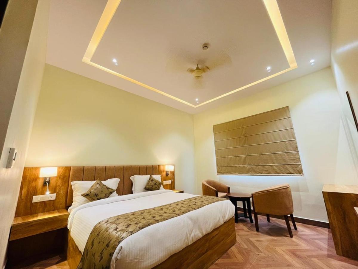Hotel Ekas Lucknow Ngoại thất bức ảnh