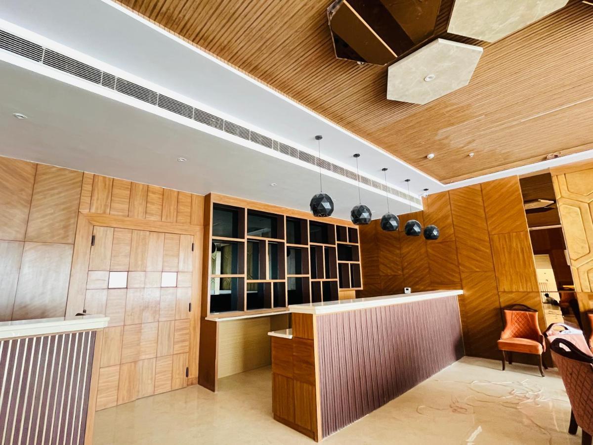 Hotel Ekas Lucknow Ngoại thất bức ảnh