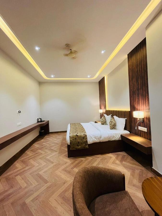 Hotel Ekas Lucknow Ngoại thất bức ảnh