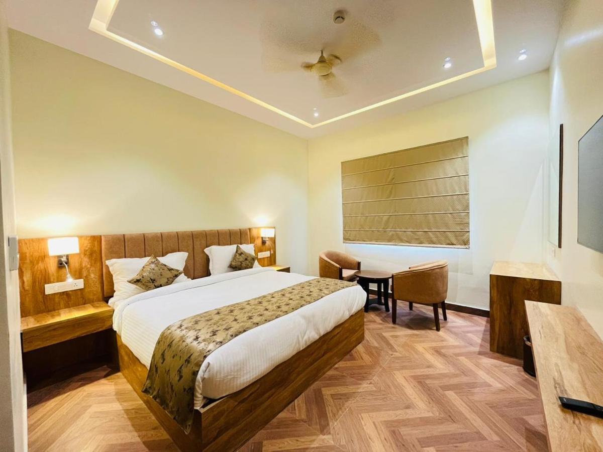 Hotel Ekas Lucknow Ngoại thất bức ảnh