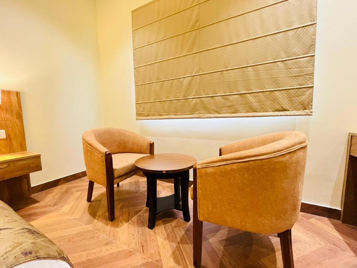 Hotel Ekas Lucknow Ngoại thất bức ảnh
