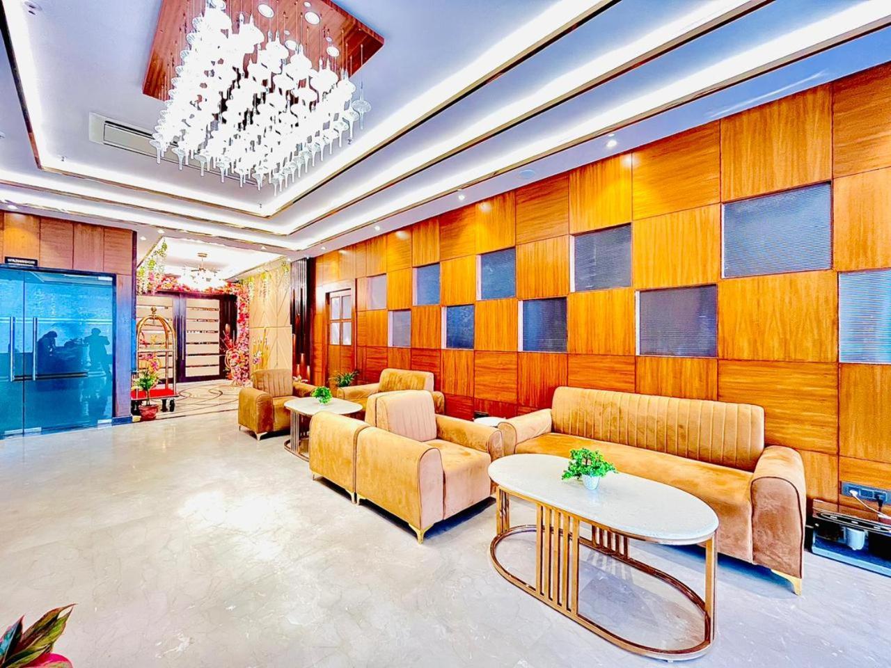 Hotel Ekas Lucknow Ngoại thất bức ảnh