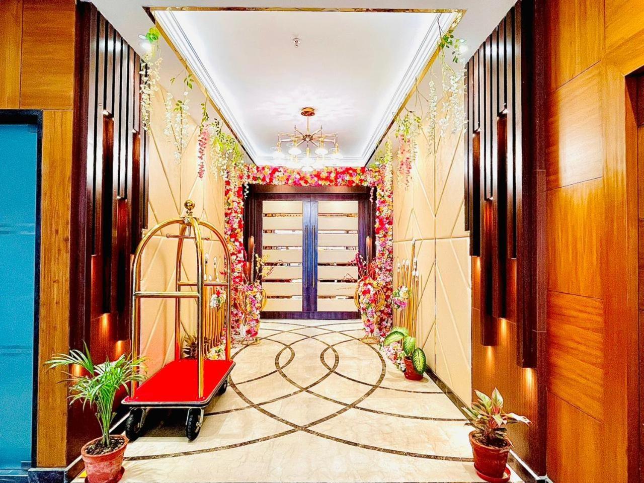Hotel Ekas Lucknow Ngoại thất bức ảnh