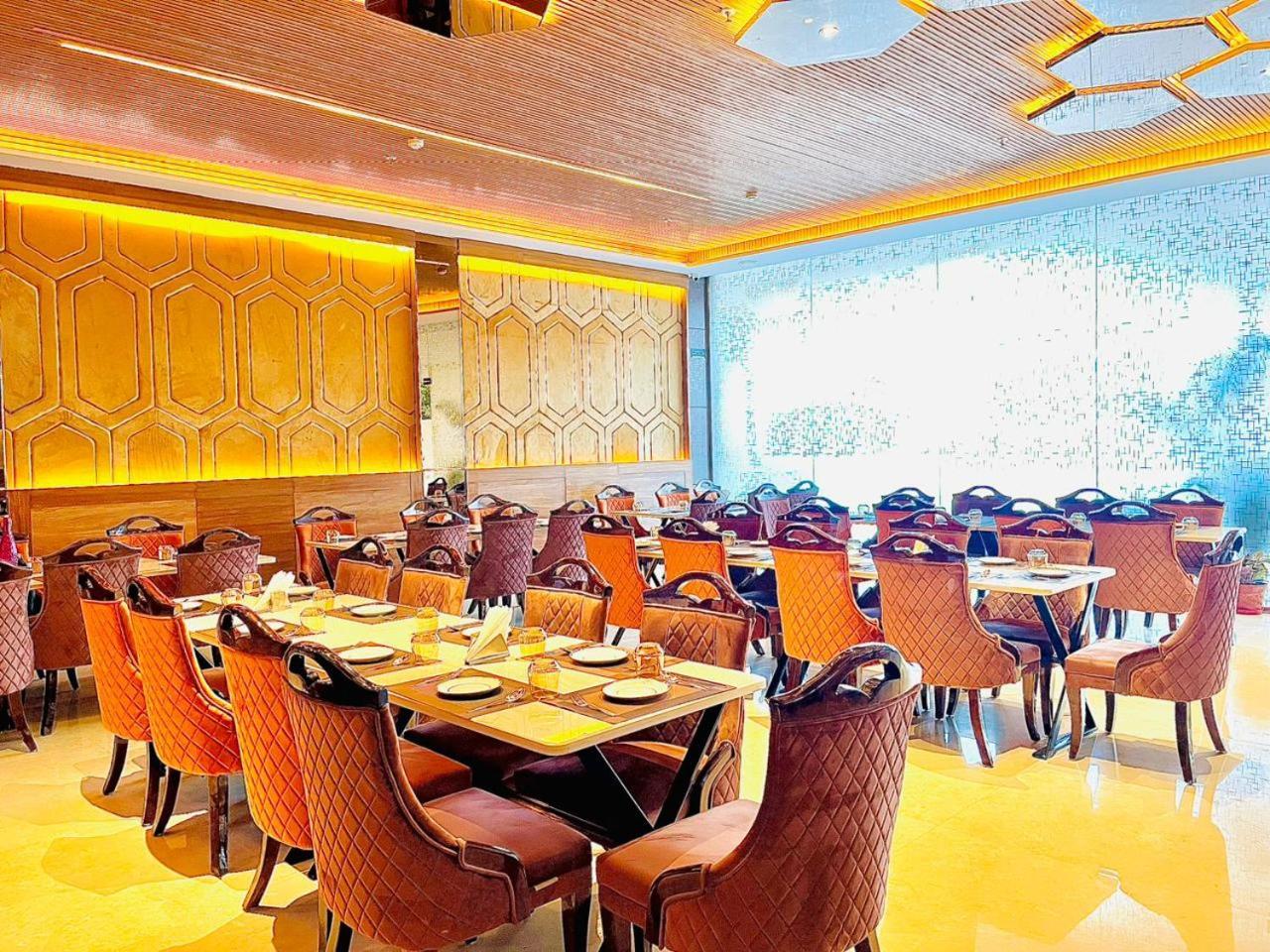 Hotel Ekas Lucknow Ngoại thất bức ảnh