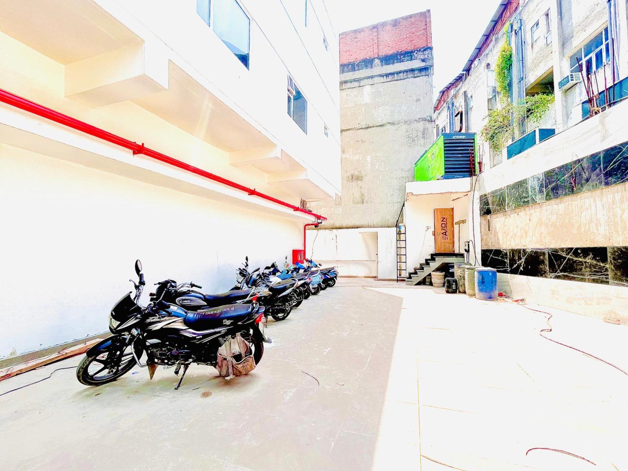 Hotel Ekas Lucknow Ngoại thất bức ảnh