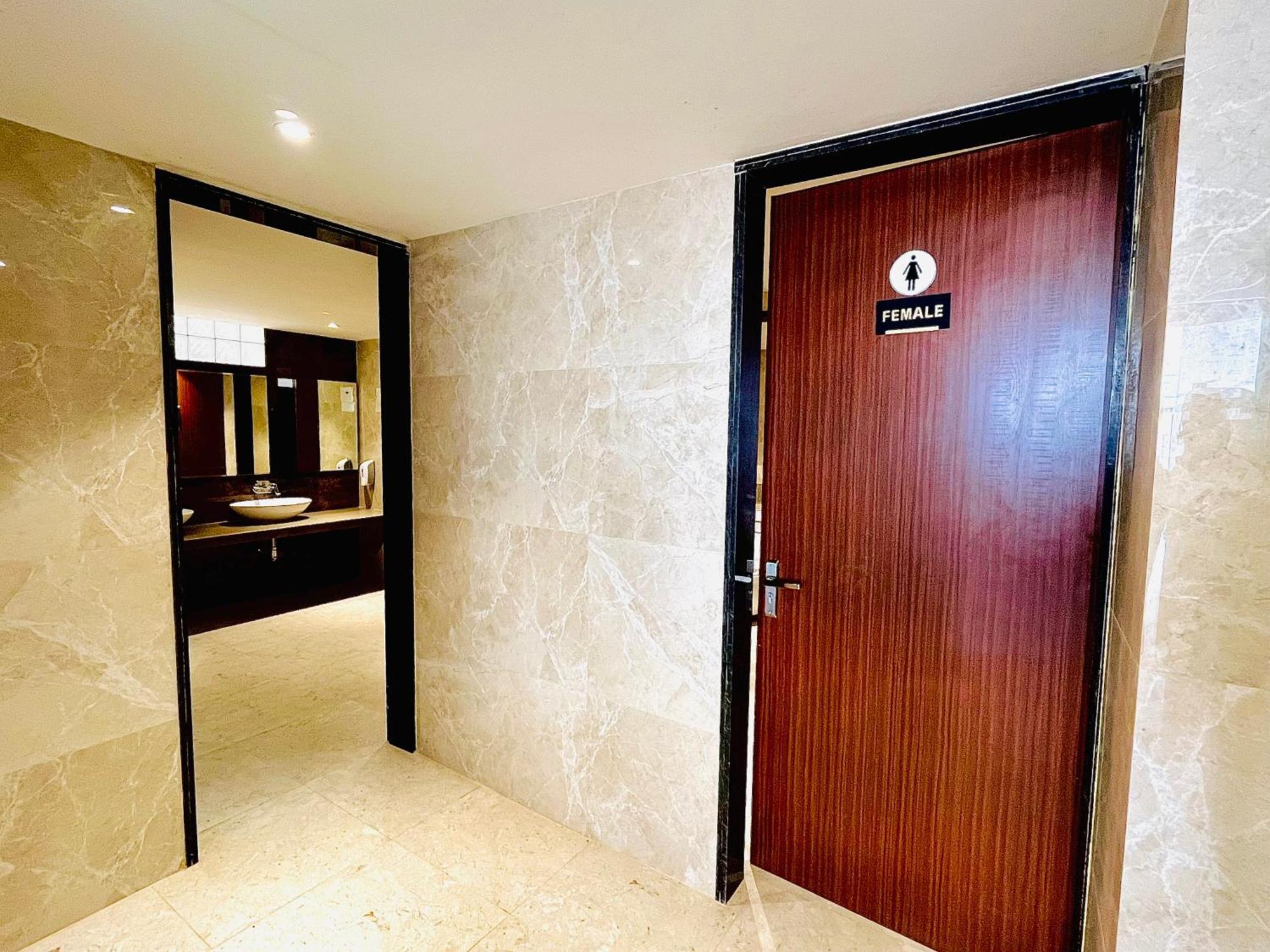 Hotel Ekas Lucknow Ngoại thất bức ảnh