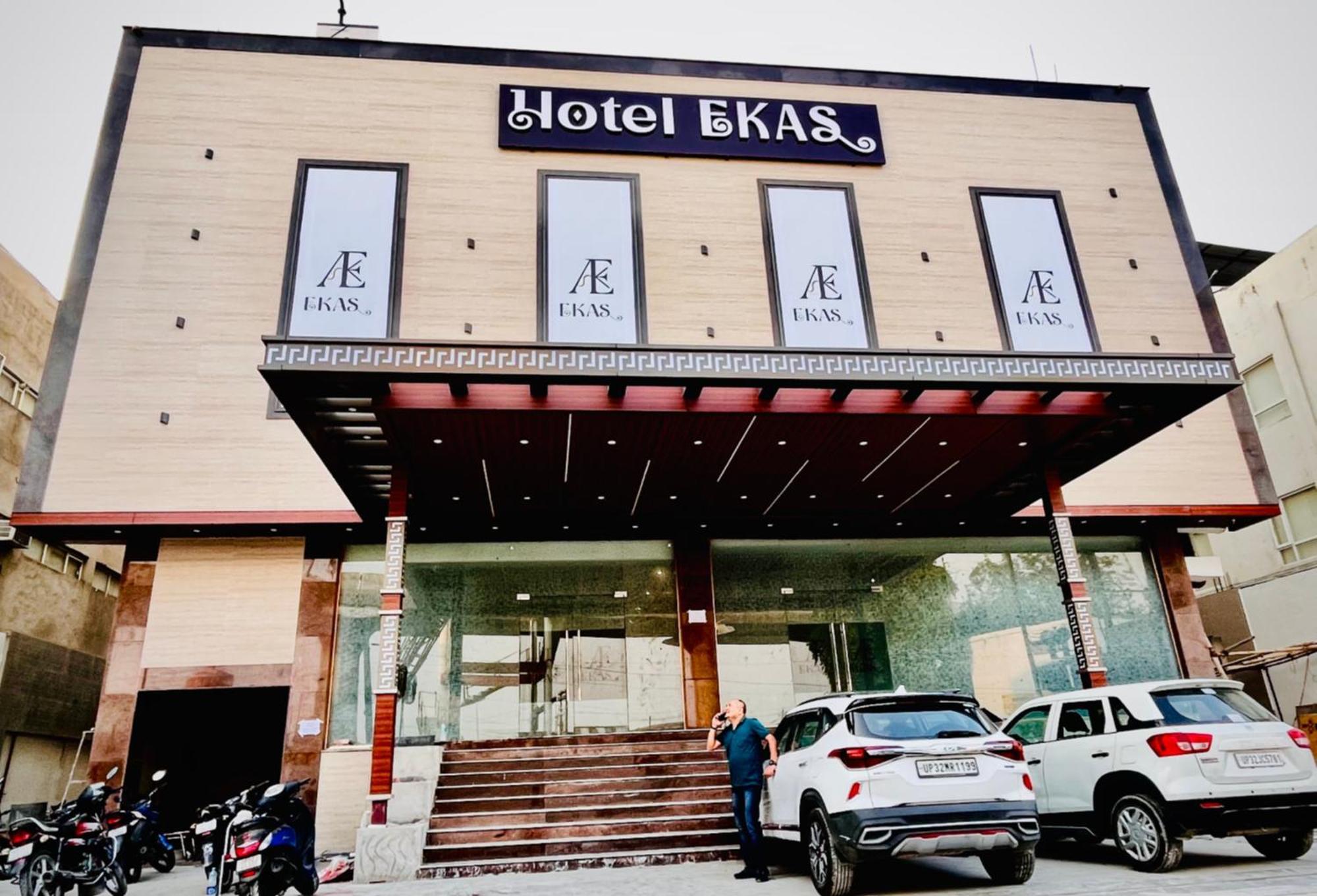 Hotel Ekas Lucknow Ngoại thất bức ảnh